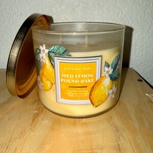 Iced Lemon Pound Cake Candle Bath & Body Works/White Barn BBW NWT